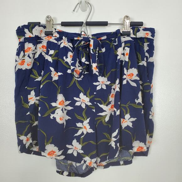 Old Navy Pants - Old Navy floral shorts size large blue tie belt
